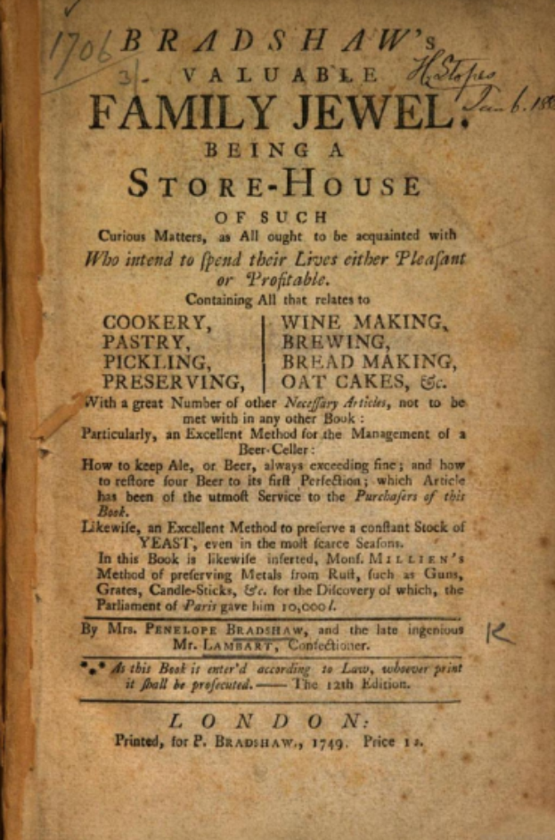 Ein altes Buch mit dem Titel 'Family Jewel Being a Store-House' ist geöffnet und zeigt eine Seite mit geschwungener Schrift, die von einem dekorativen Rahmen umgeben ist.