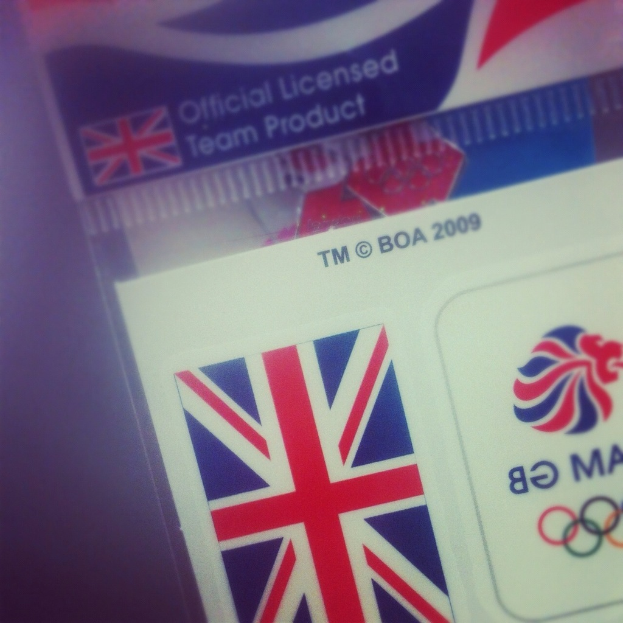 Ein Nahaufnahmebild einer Identitätskarte mit der amerikanischen Flagge und dem Text "Kritische Lizenz" auf der Vorderseite.