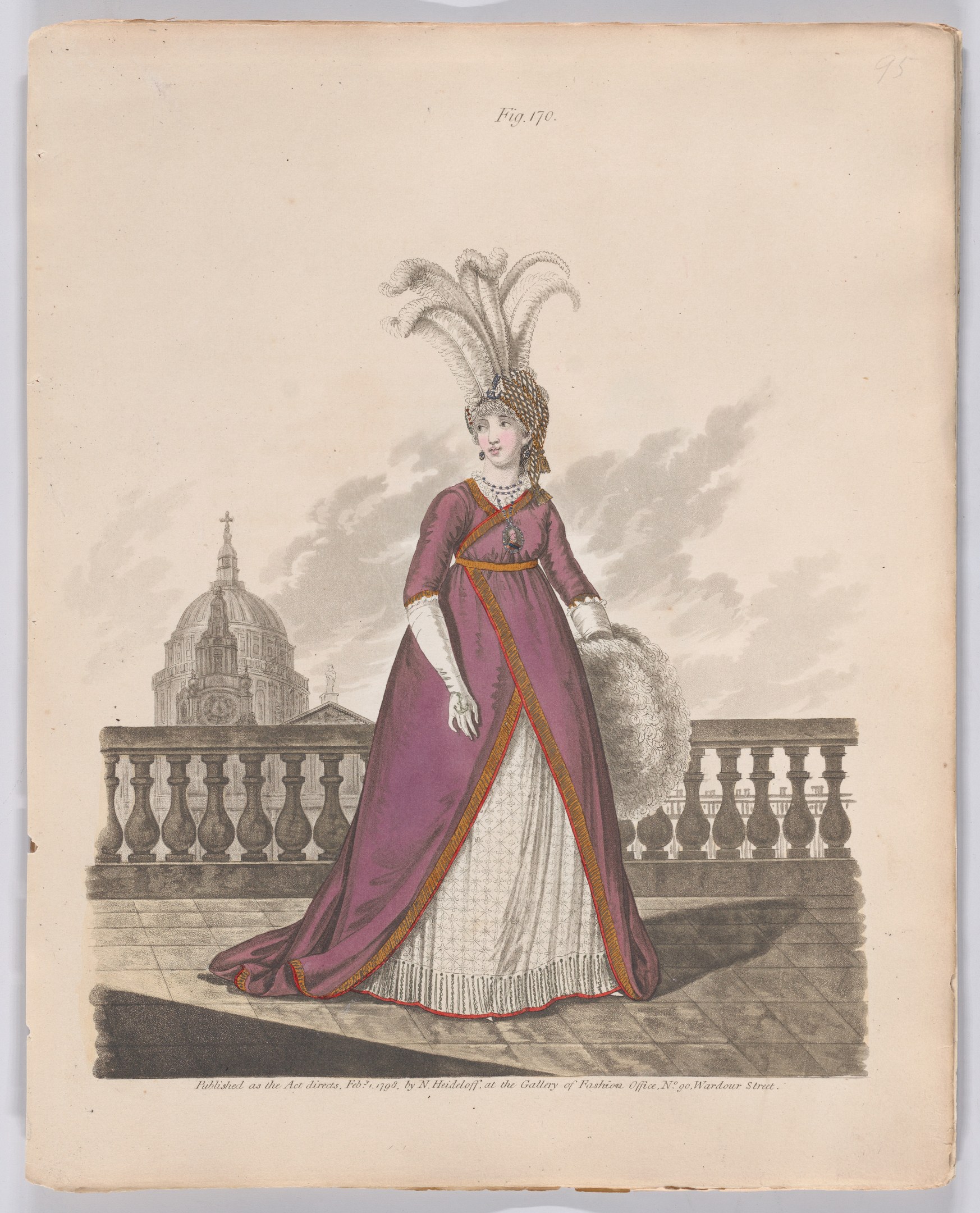 Frau in einem lilafarbenen und weißen Kleid mit einem Federkopfschmuck, die an einem Geländer steht, mit einem Gebäude und Wolken im Hintergrund, beschriftet mit "Mode von New York, New York Street, 1790."