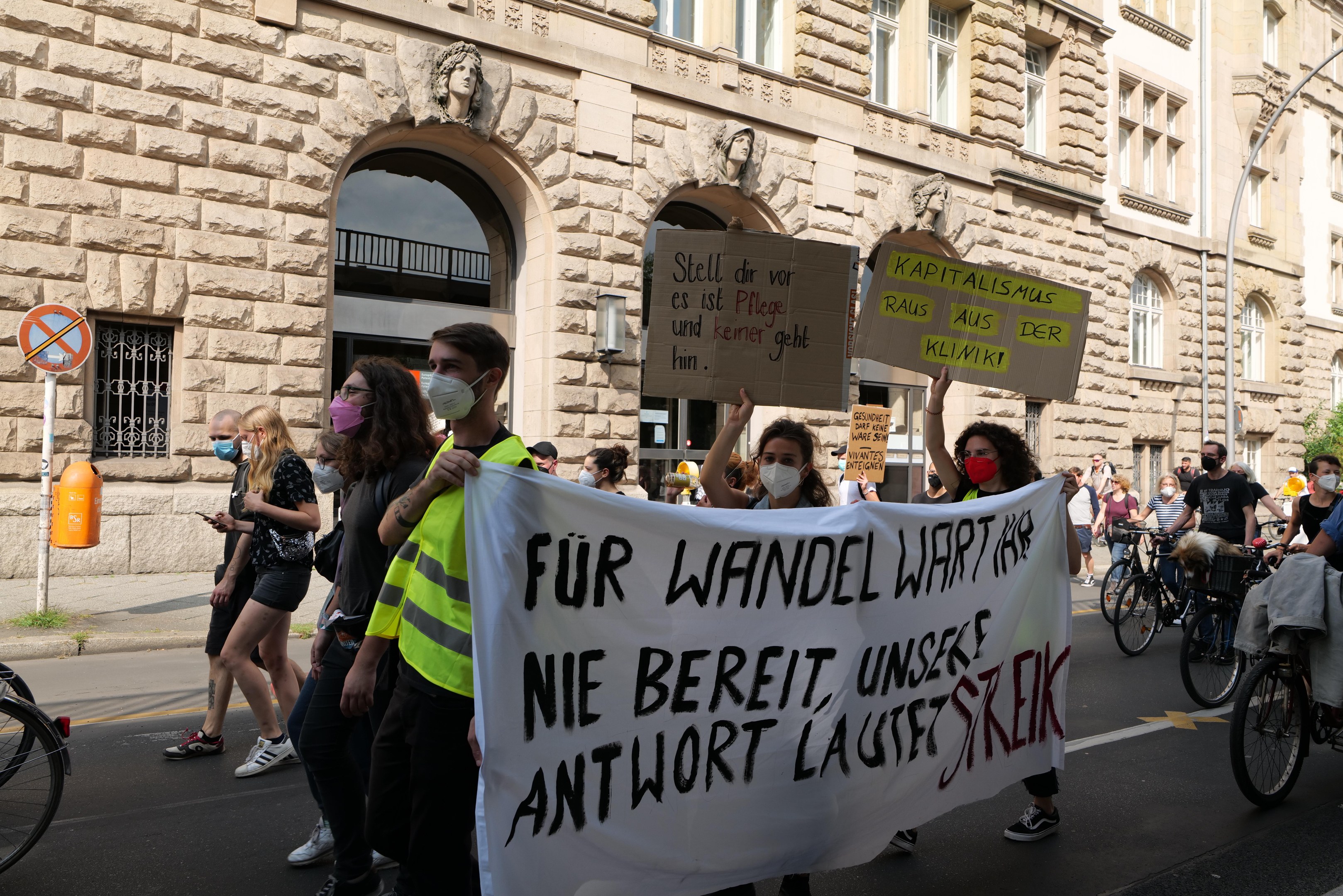 Streiks in Solingen beginnen am Montag - Verwaltung, Kindergärten, Bäder, Busse und mehr betroffen