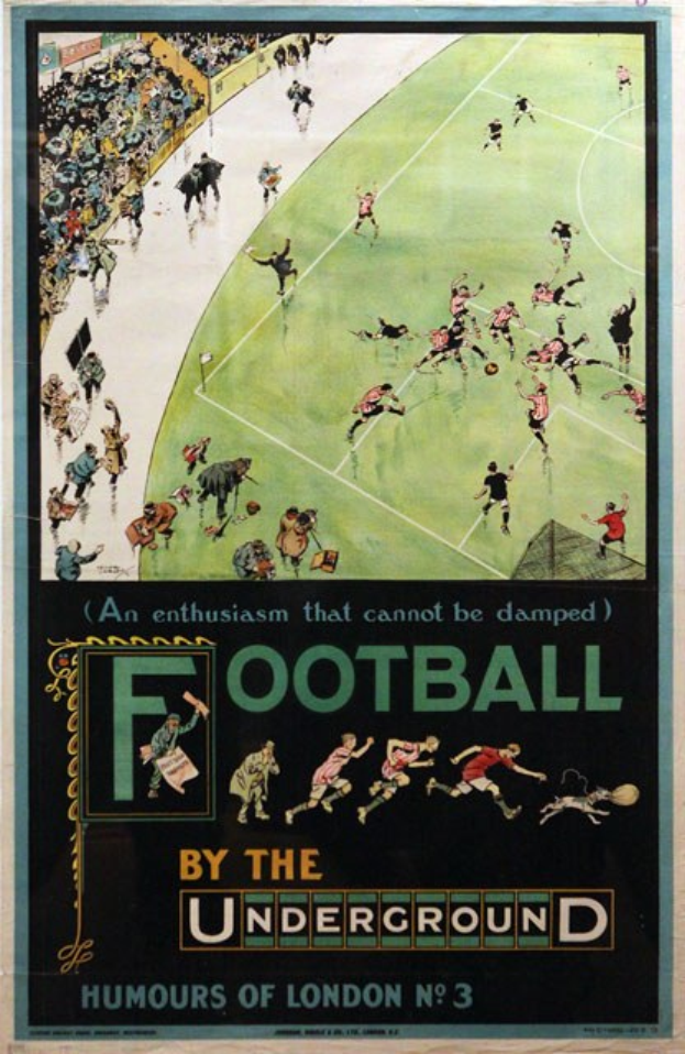 Ein Vintage-Plakat zeigt eine Menge, die ein Fußballspiel in einem Stadion beobachtet, mit der Aufschrift "Fußball von der U-Bahn - Humours of London No. 3" oben.
