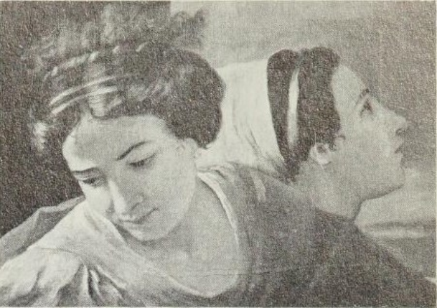 Ein Schwarz-Weiß-Foto einer Mutter und eines Kindes, die sich umarmen, wobei die Mutter ein weißes Kleid und einen blauen Schal trägt und beide friedliche Gesichter zeigen, sowie ein Schriftzug in Schreibschrift unten.