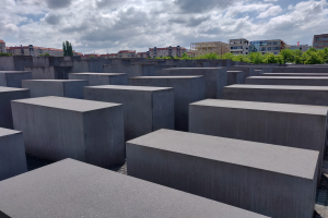 Nach Entscheidung gegen NRW: Liminski setzt sich weiter für Yad Vashem ein