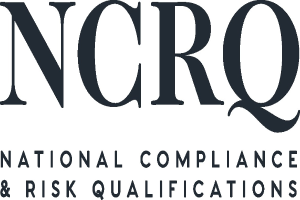 Weißer Hintergrund mit zentriertem fetten schwarzen Text "National Compliance & Risk Qualifications" in einer modernen Schriftart, umgeben von einem dünnen schwarzen Rand.
