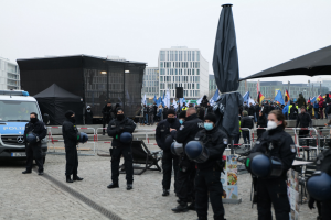 POL-E: Essen: Polizei sichert Sicherheit mit starken Kräften bei Versammlungen und Drittligaspiel