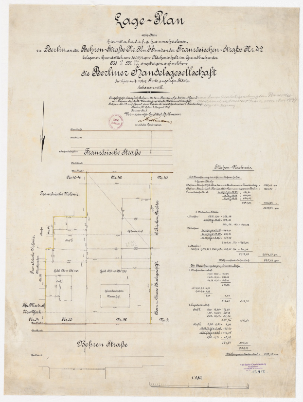 Alter Dokument mit handgezeichneter Grundrissplan der Berliner Handelagellachaft mit Text und einem Stempel auf der linken Seite.