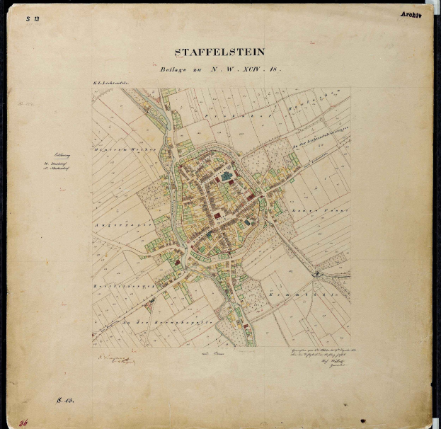 Alte Karte von Staffelstein, Deutschland, mit schwarzem Hintergrund, zeigt Straßen, Gebäude und Sehenswürdigkeiten.