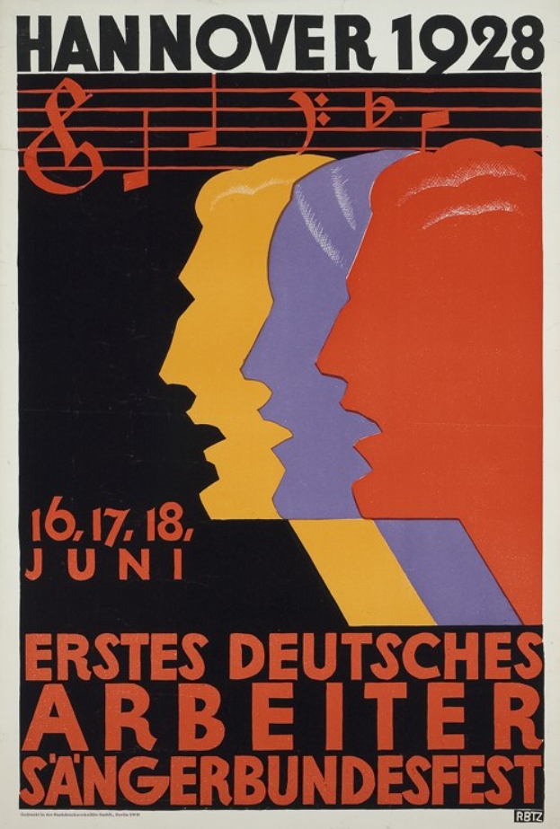 Ein Plakat für das Hannover 1928 Erste Deutsche Arbeiter Sängertag, das drei zentrale Figuren und Text zum Ereignis zeigt.